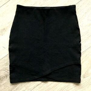 Aritzia - Sunday Best 'Primrose' Black Mini Skirt - Sz Large